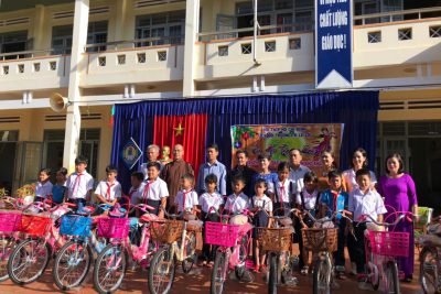 Vui hội trăng rằng và Lễ trao xe đạp cho các em học sinh có hoàn cảnh khó khăn. Năm học 2020-2021